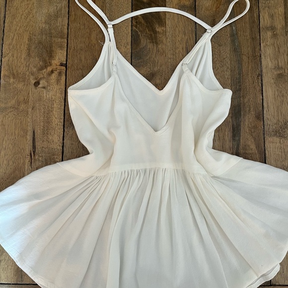 Stylish White Sleeveless Blouse - Picture 6 of 6